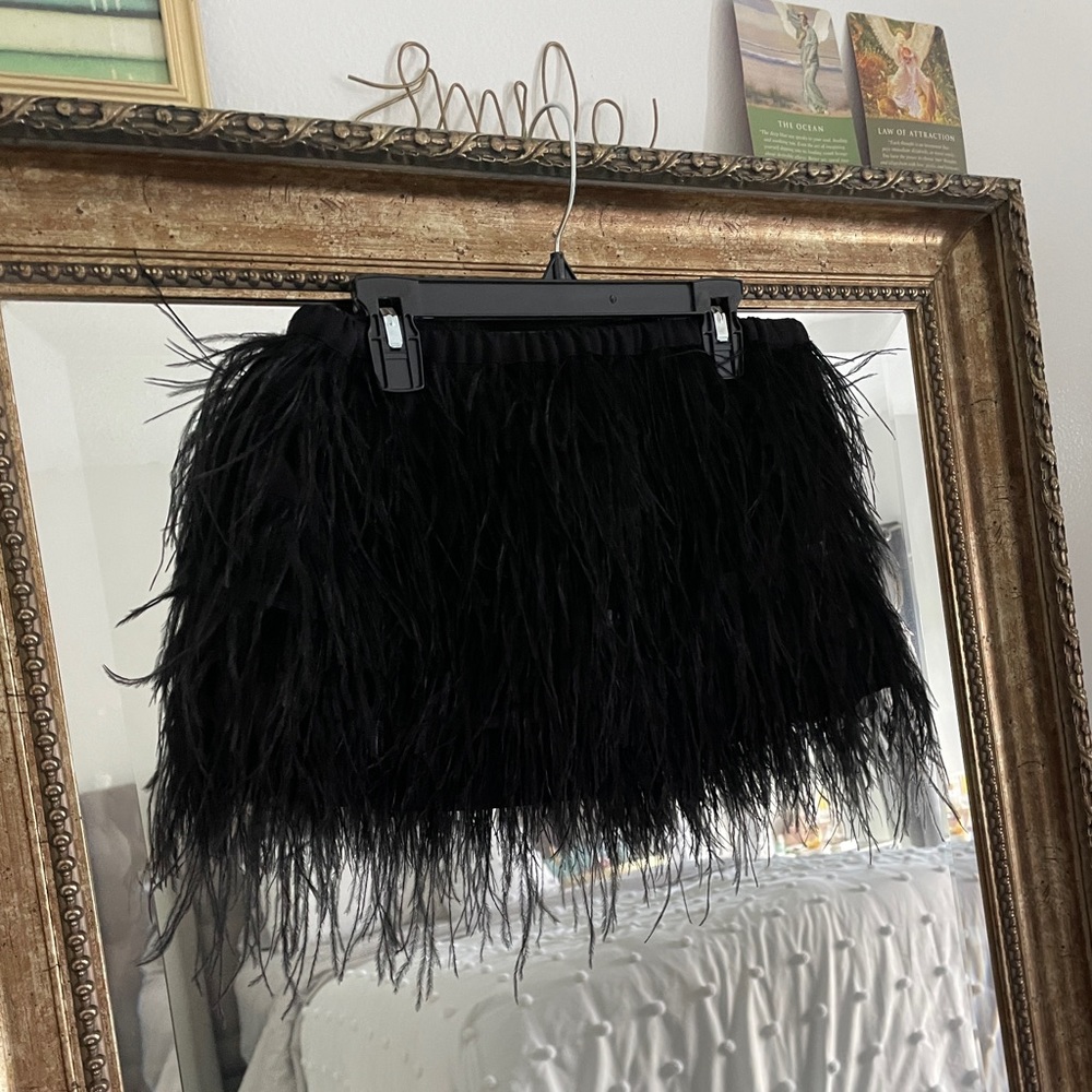 Gianni Bini Anna Woven Cropped Feather Strapless Blouse